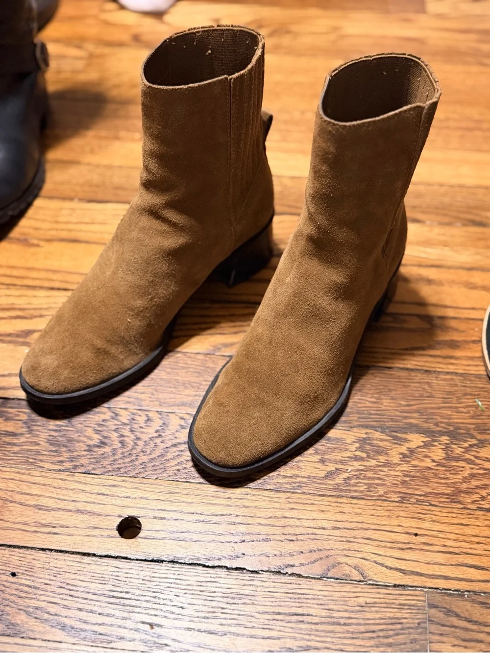 Dolce Vita Farlin Brown Suede Chelsea Ankle Boots Women’s Size 8 Low Heel